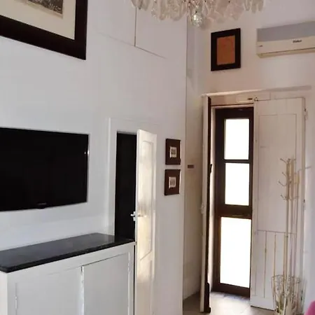 Charming With Balcony In - 45 M² With Parking Пистиччи