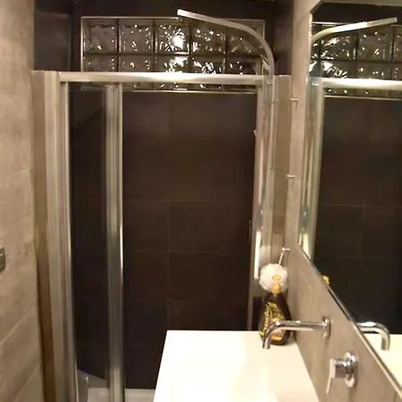 Charming With Balcony In - 45 M² With Parking Апартаменты *