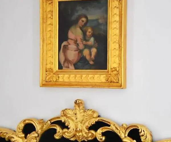 Apartment Charming With Balcony In - 45 M² With Parking *